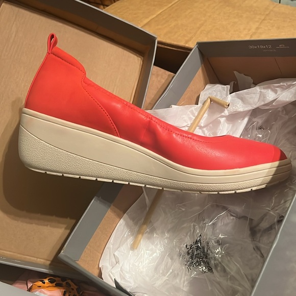 Vionic Jacey, Poppy leather size 9. Worn twice. Original cost $120 - Picture 5 of 8